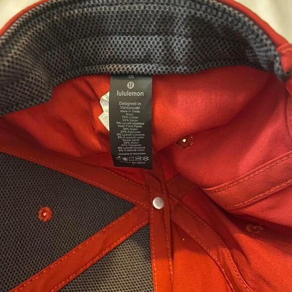 Red Lululemon snap back hat for men - Picture 4 of 4